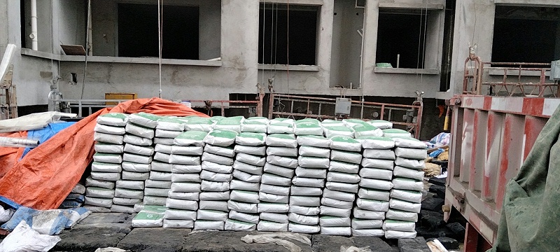 粘結(jié)砂漿送貨現(xiàn)場(chǎng)